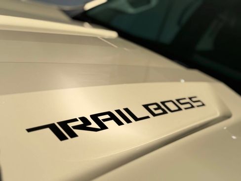 Used 2023 Chevrolet Colorado Trail Boss w/ Technology Package image 5