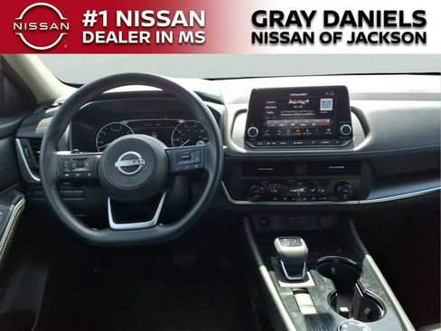 Used 2024 Nissan Rogue SV AWD/4WD image 10