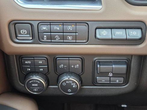 Used 2024 Chevrolet Tahoe High Country AWD/4WD image 32