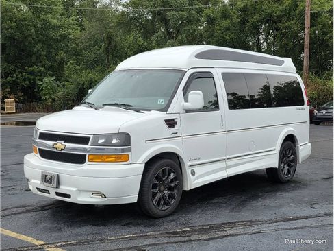 Used 2023 Chevrolet Express 2500 RWD image 5