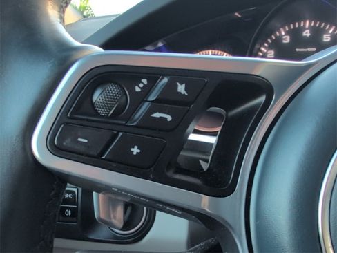 Used 2021 Porsche Cayenne w/ Premium Package image 23