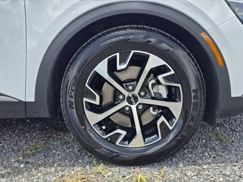 Certified 2023 Kia Sportage EX FWD image 12
