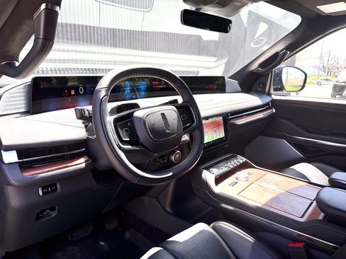 New 2026 Lincoln Navigator L Black Label AWD/4WD image 9