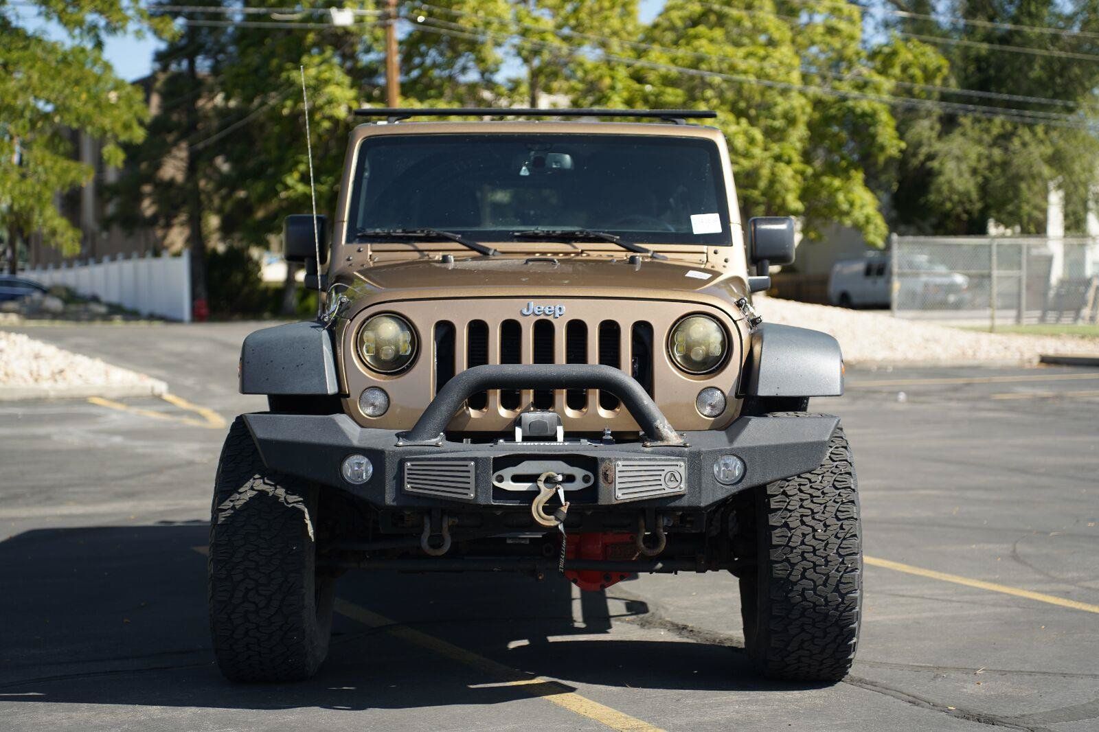 Used 2015 Jeep Wrangler Unlimited Rubicon w/ Connectivity Group AWD/4WD image 8