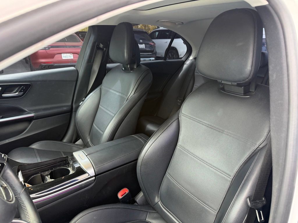 Used 2023 Mercedes-Benz C 300 Sedan image 3