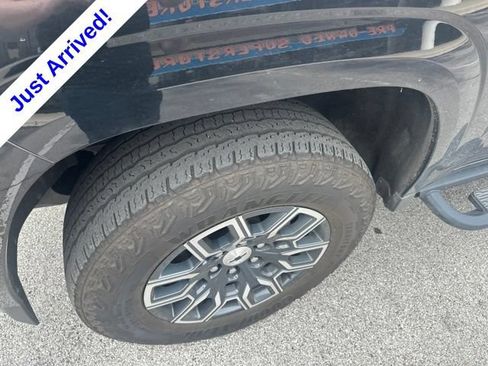 Used 2023 Chevrolet Colorado Z71 w/ Z71 Convenience Package 2 AWD/4WD image 10