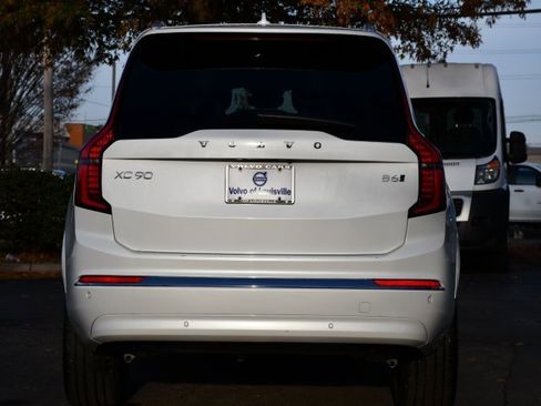 Certified 2025 Volvo XC90 B6 Plus image 6