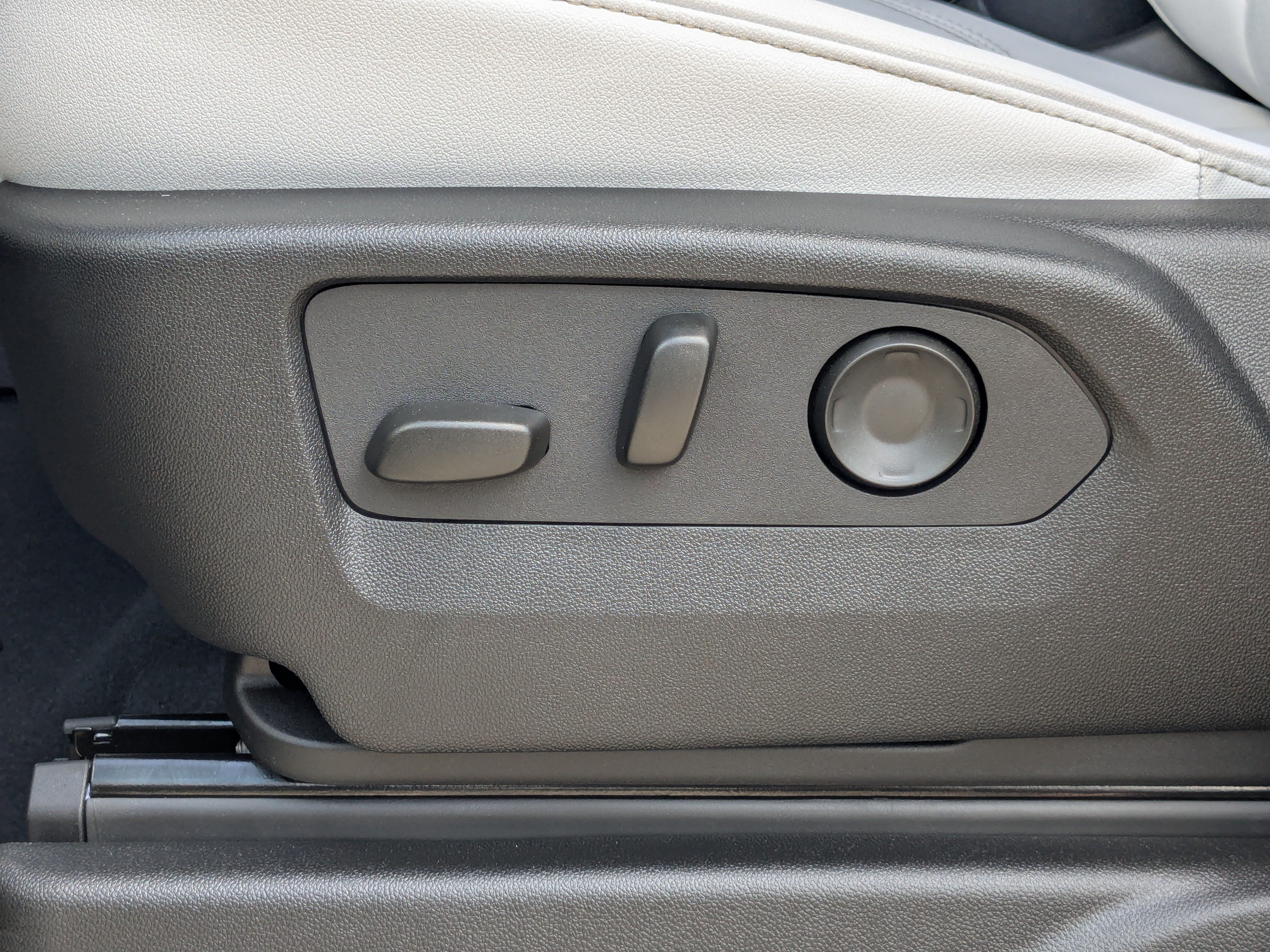 New 2025 Chevrolet Tahoe Premier RWD image 33
