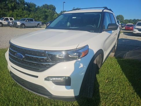 Used 2024 Ford Explorer XLT w/ Equipment Group 202A AWD/4WD image 10