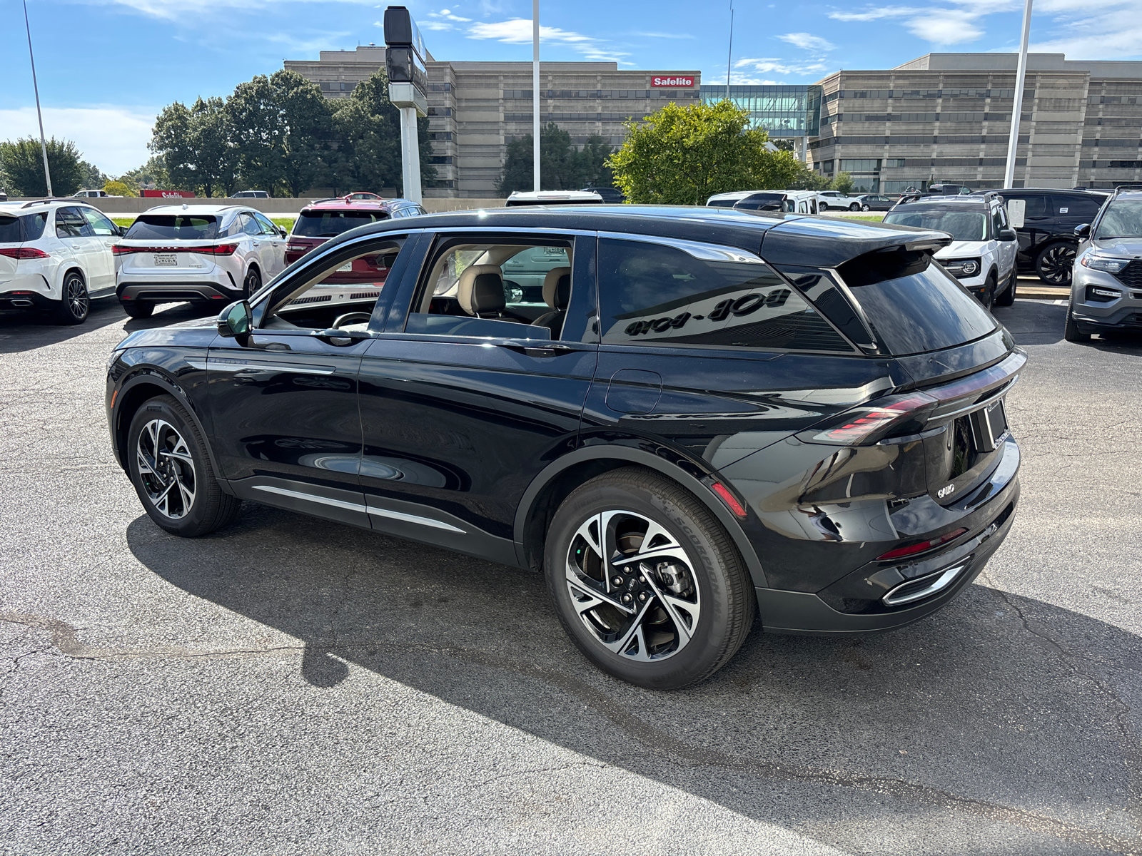 Certified 2025 Lincoln Nautilus Premier AWD/4WD image 5