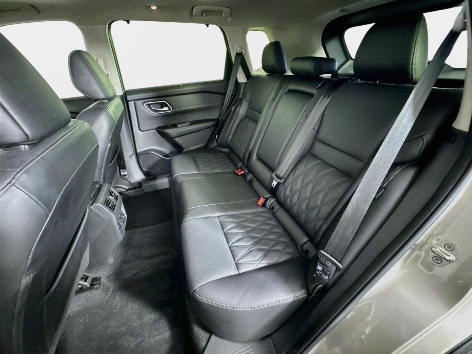 Certified 2024 Nissan Rogue Platinum w/ Platinum Premium Package FWD image 23