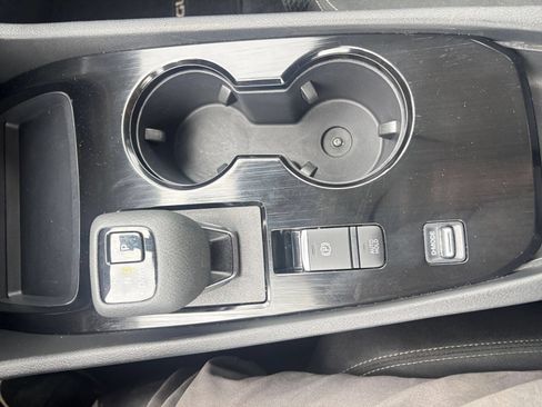 Used 2025 Nissan Rogue SV FWD image 43