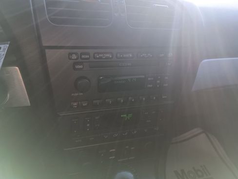 Used 2004 Ford Thunderbird image 22