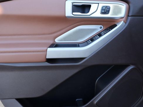 Used 2024 Ford Explorer King Ranch w/ Technology Package image 10