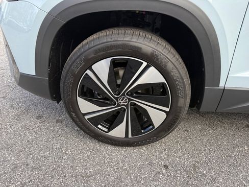 New 2026 Volkswagen Taos SE image 27