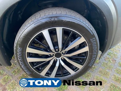 Used 2023 Nissan Pathfinder Platinum image 27