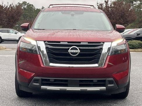 Certified 2025 Nissan Pathfinder SL image 30
