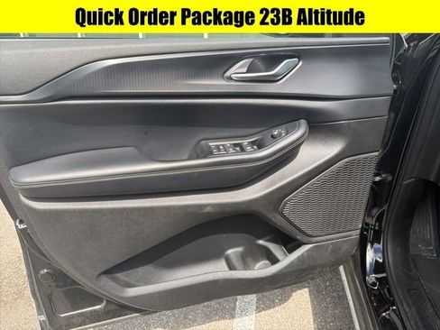 Used 2023 Jeep Grand Cherokee L Laredo AWD/4WD image 9