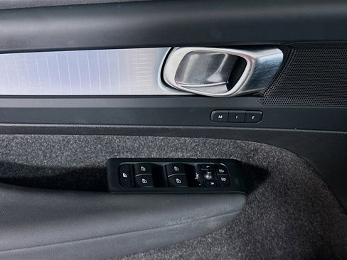 Used 2025 Volvo XC40 B5 Core image 15