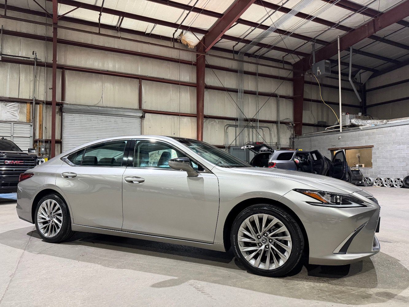 Used 2019 Lexus ES 350 w/ Accessory Package FWD image 3