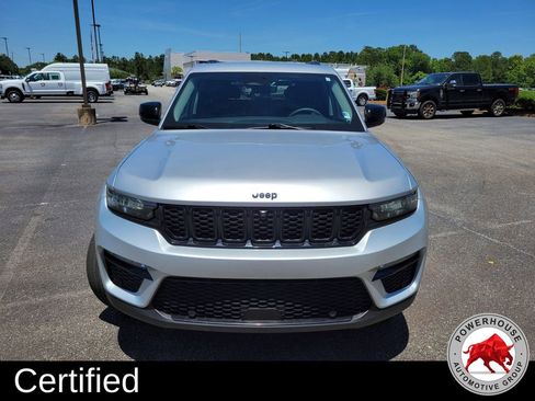 Used 2023 Jeep Grand Cherokee Limited w/ Luxury Tech Group II RWD image 10