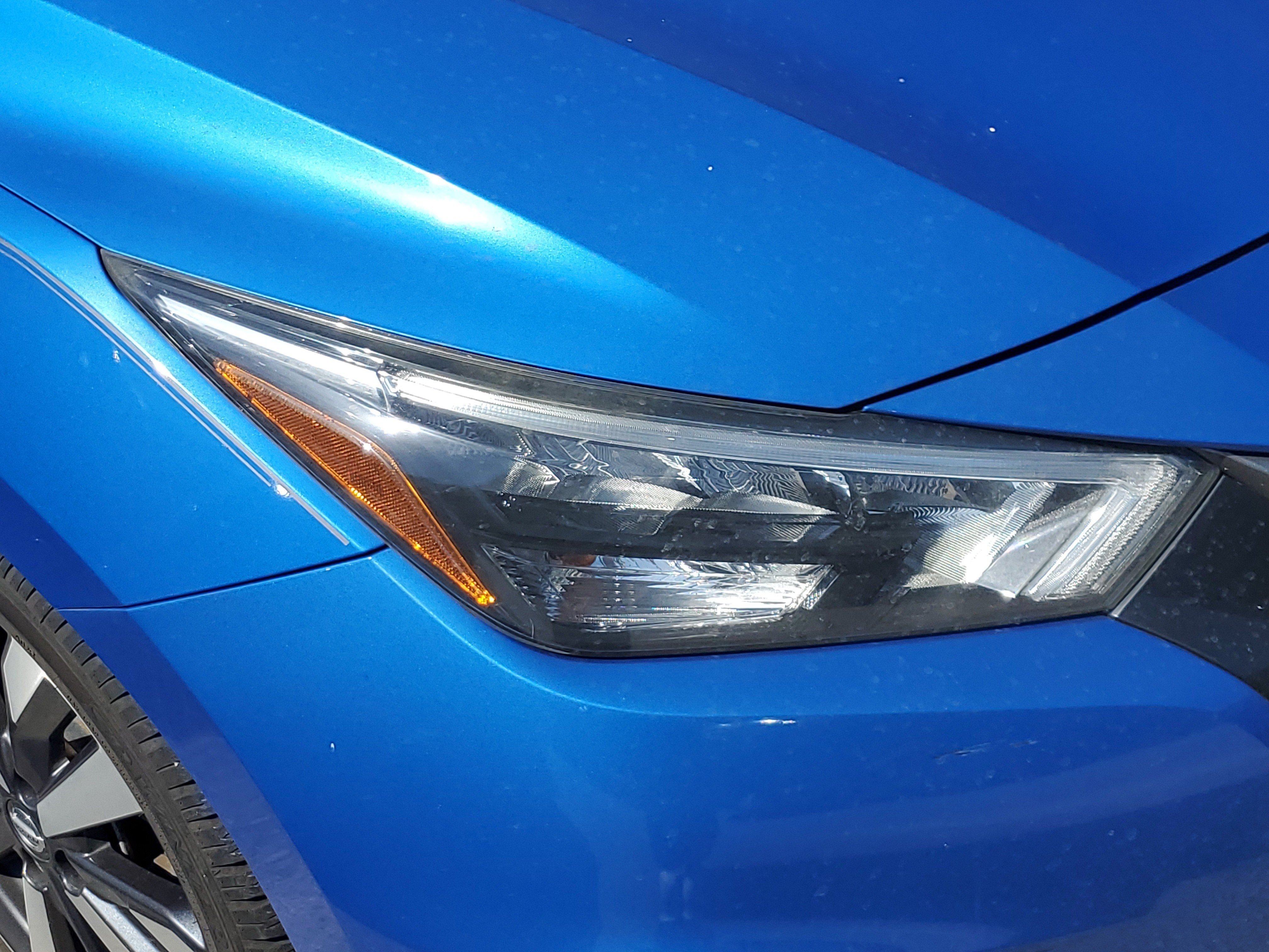 Used 2021 Nissan Versa SR FWD image 9