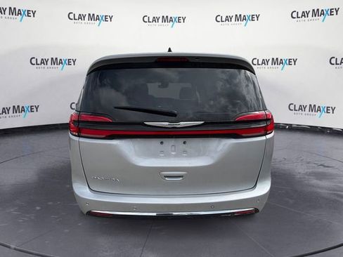 Used 2023 Chrysler Pacifica Limited FWD image 4