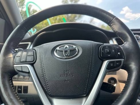 Used 2018 Toyota Highlander Limited Platinum AWD/4WD image 28