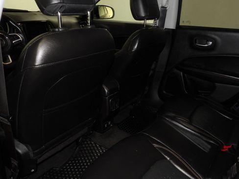 Used 2018 Jeep Compass Limited w/ Navigation Group FWD image 10