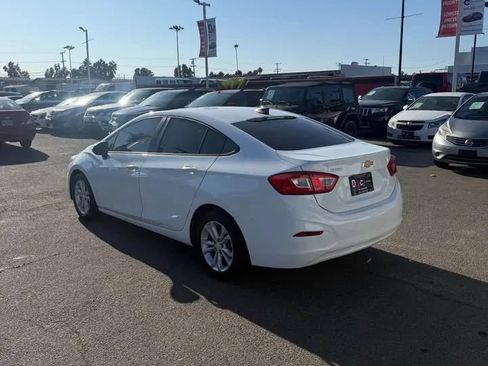 Used 2019 Chevrolet Cruze LS w/ LS Convenience Package FWD image 4
