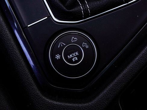 Used 2022 Volkswagen Tiguan SE R-Line image 24