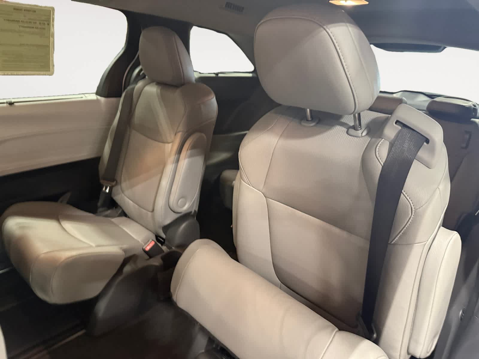 Used 2026 Toyota Sienna XLE FWD image 14