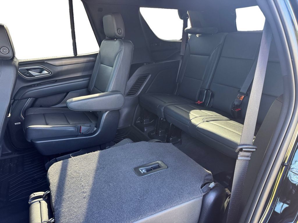 Used 2022 Chevrolet Tahoe Z71 w/ Z71 Off-Road Package AWD/4WD image 18