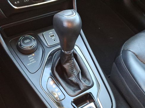 Certified 2019 Jeep Cherokee Limited image 14