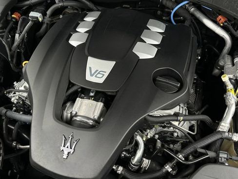 Used 2022 Maserati Levante GT image 47