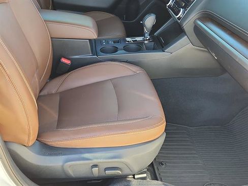Used 2018 Subaru Outback 3.6R Touring w/ Popular Package #3 image 12