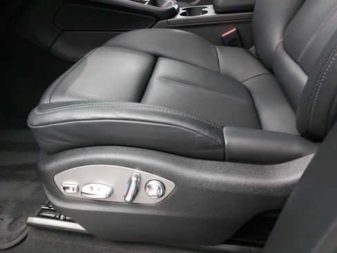 Certified 2025 Porsche Macan image 31