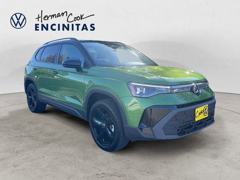 Certified 2025 Volkswagen Taos SE image 7