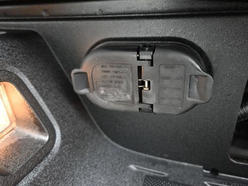 Used 2016 Toyota Tacoma SR5 w/ Towing Package RWD image 45
