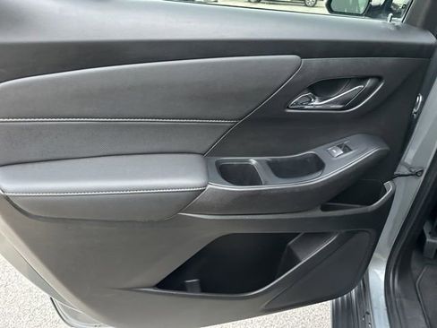 Used 2023 Chevrolet Traverse Premier image 49