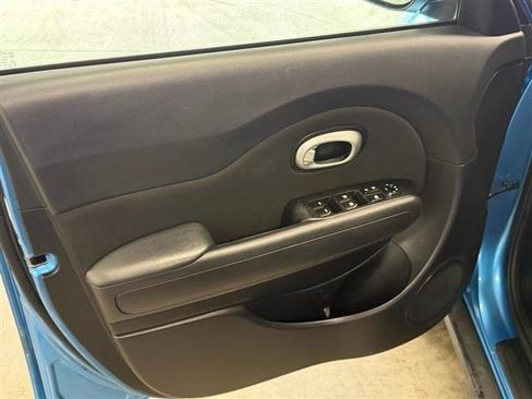 Used 2016 Kia Soul + w/ Designer's Package FWD image 7