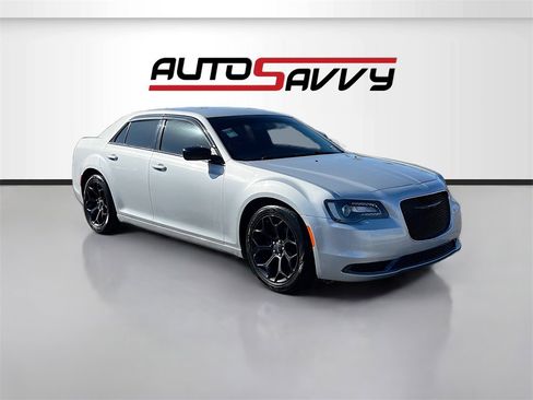 Used 2019 Chrysler 300 Touring w/ Sport Appearance Package image 1