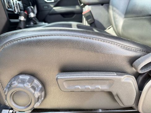 Used 2020 Jeep Wrangler Unlimited Sahara image 14