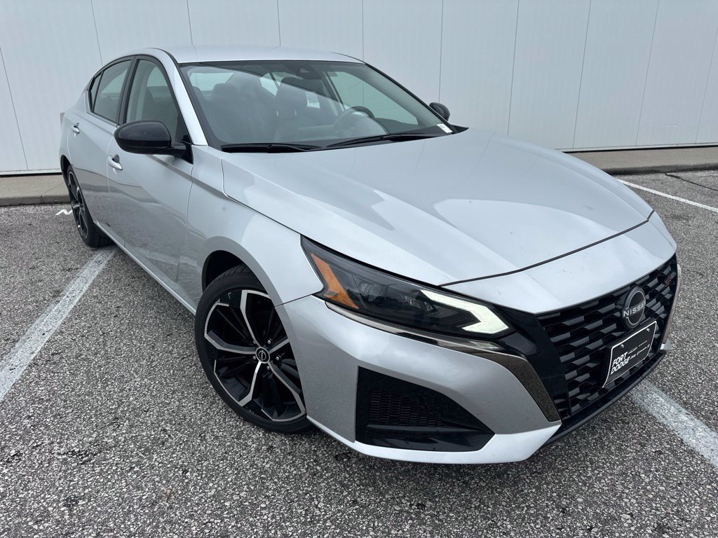 Used 2024 Nissan Altima 2.5 SR FWD image 10