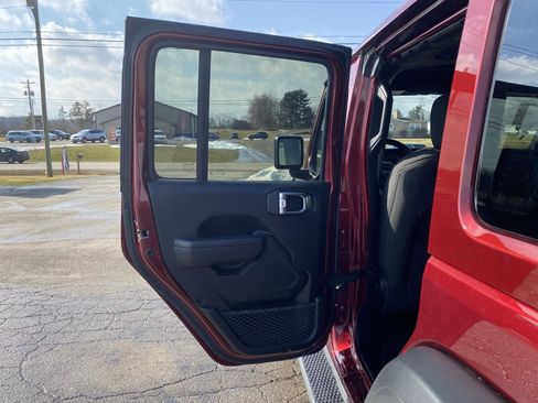 Used 2022 Jeep Wrangler Unlimited Sport image 19