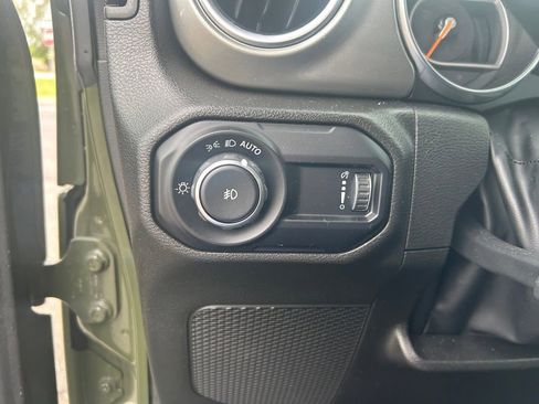 Used 2023 Jeep Wrangler Unlimited Sahara w/ Cold Weather Group AWD/4WD image 25