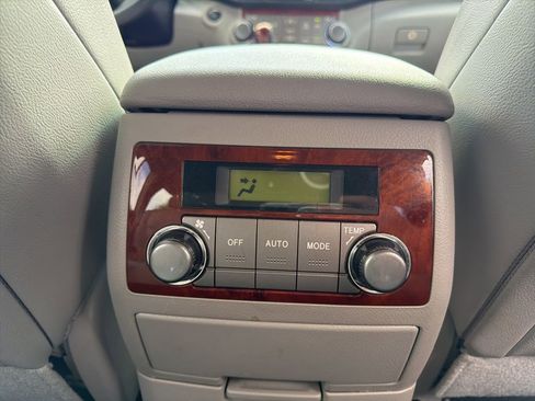 Used 2012 Toyota Highlander Limited w/ Tow Pkg image 7