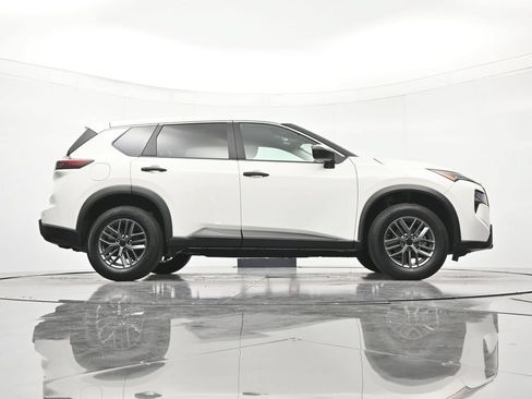 Used 2024 Nissan Rogue S FWD image 40