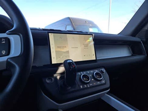 Used 2025 Land Rover Defender 110 S image 31