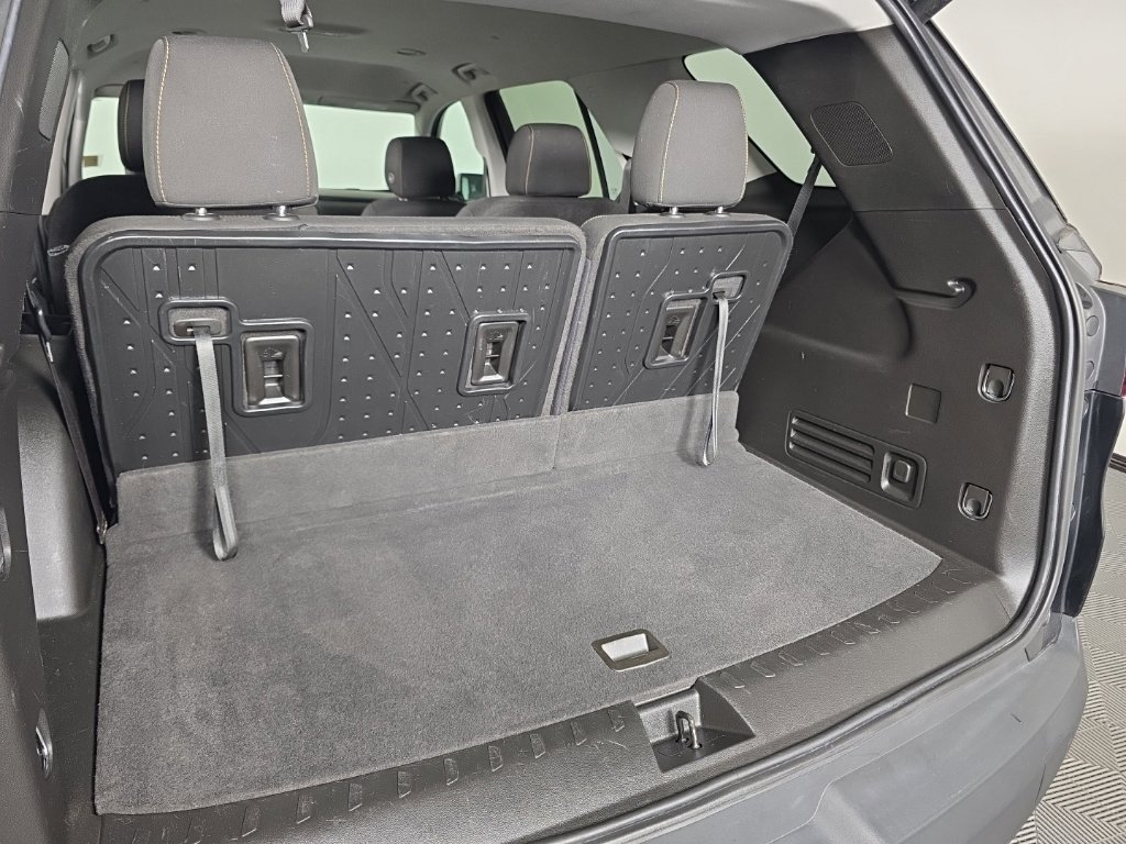 Used 2020 Chevrolet Traverse LT FWD image 30